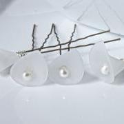 Wedding Hair accessories - Bridal Hair Pins - Calla Lilies and Freshwater Pearls